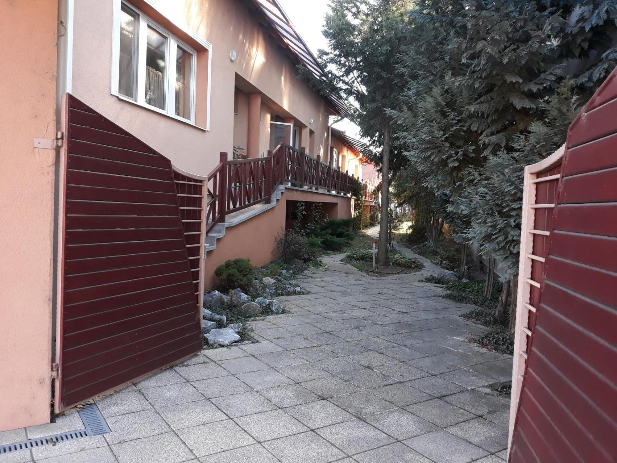 Kenezy Lux Apartman Vendeghaz Hajdúszoboszló 外观 照片